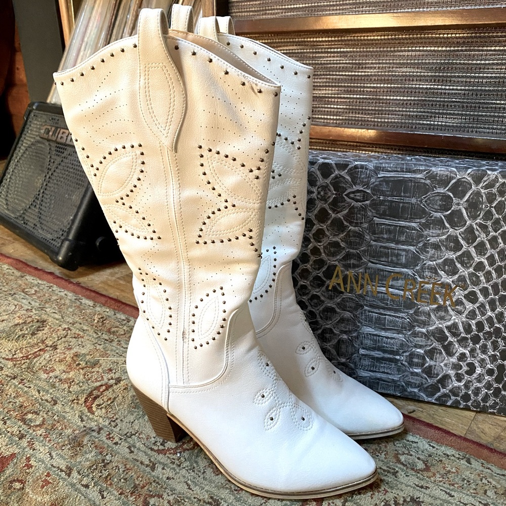 White Ann Creek boots with 2” heels. Size 9.5 wide. Also fits wide calves.